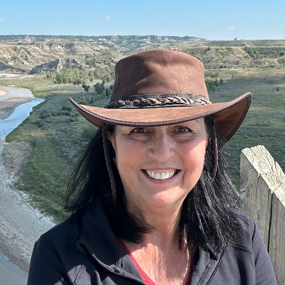 Meet the Posher Other - Meet your Posher, Carol